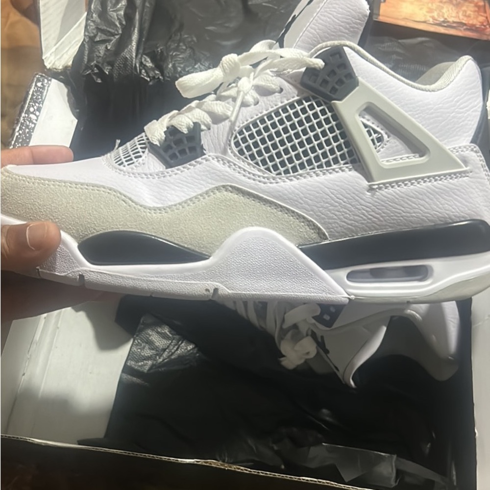Military Jordan 4